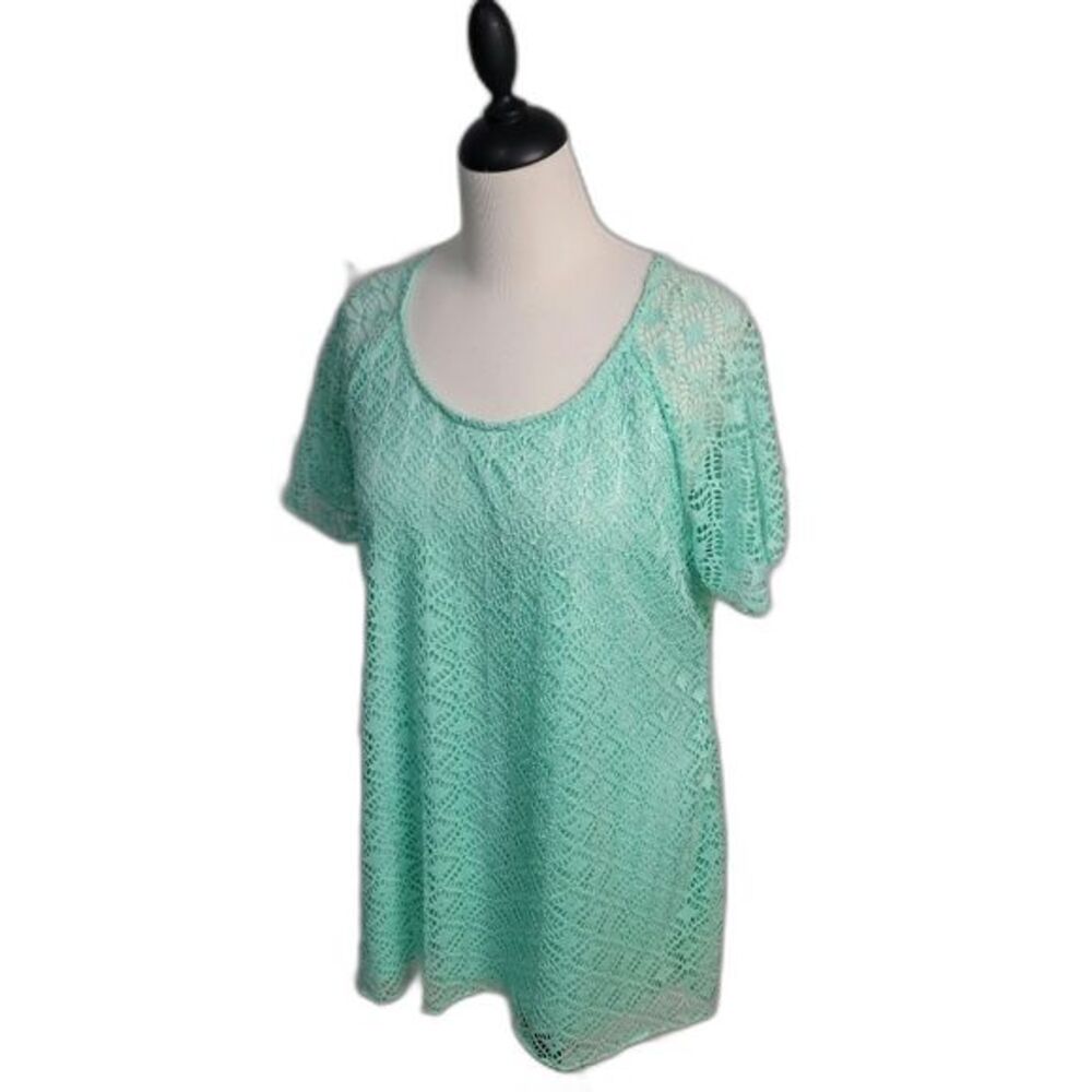 Cal Style USA Blouse size Lg Scoop Neck with all over lace pattern wide sleeve